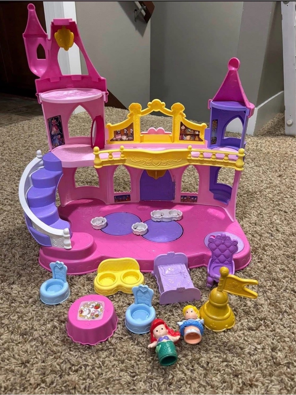 Fisher-Price Little People Disney Princess Musical Dancing Palace